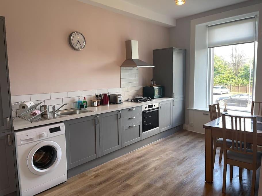 5 Minutes From Loch Lomond - Newly Renovated Ground Floor 1-Bed Flat Apartment Bonhill Bagian luar foto