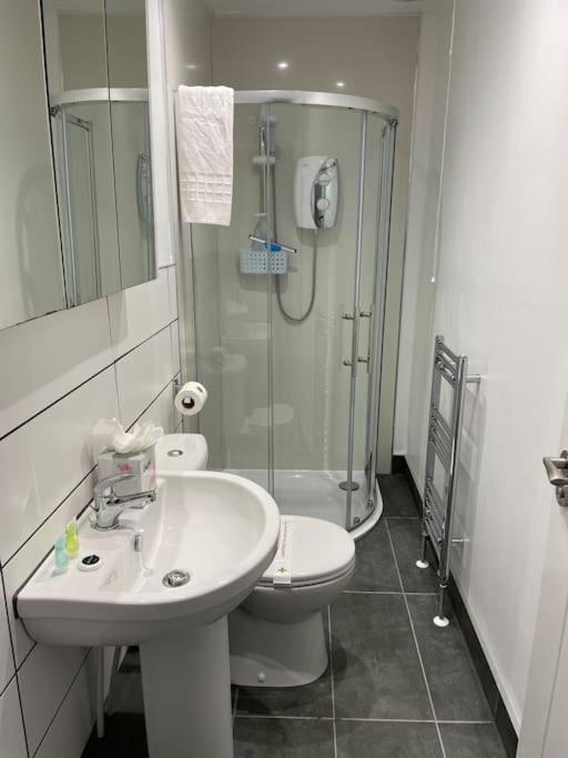 5 Minutes From Loch Lomond - Newly Renovated Ground Floor 1-Bed Flat Apartment Bonhill Bagian luar foto