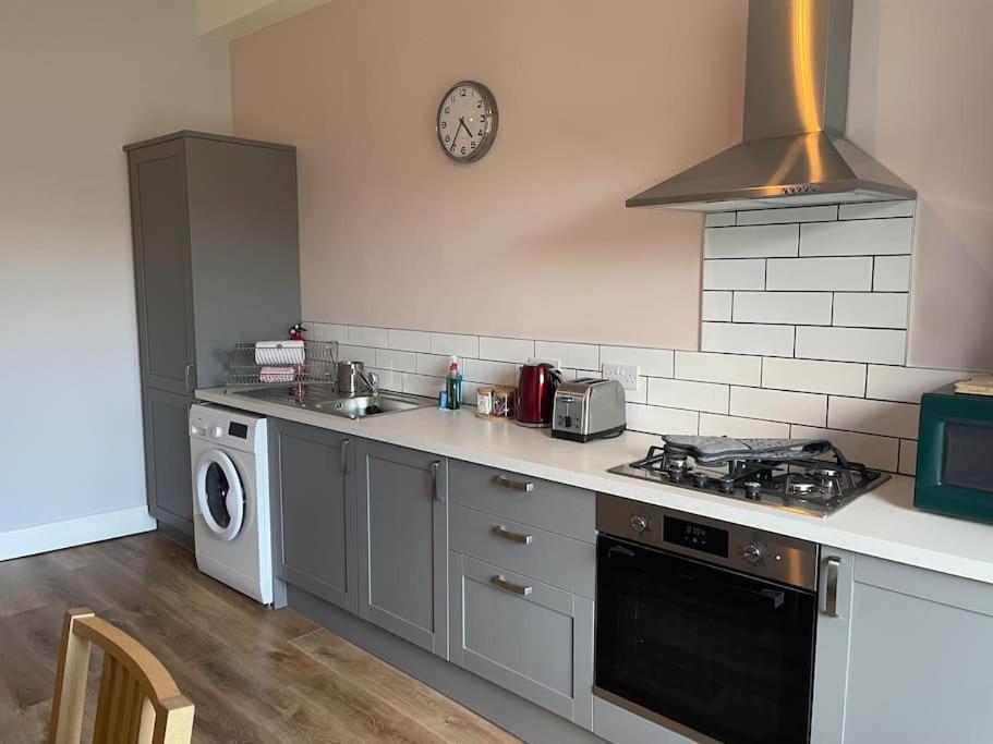 5 Minutes From Loch Lomond - Newly Renovated Ground Floor 1-Bed Flat Apartment Bonhill Bagian luar foto